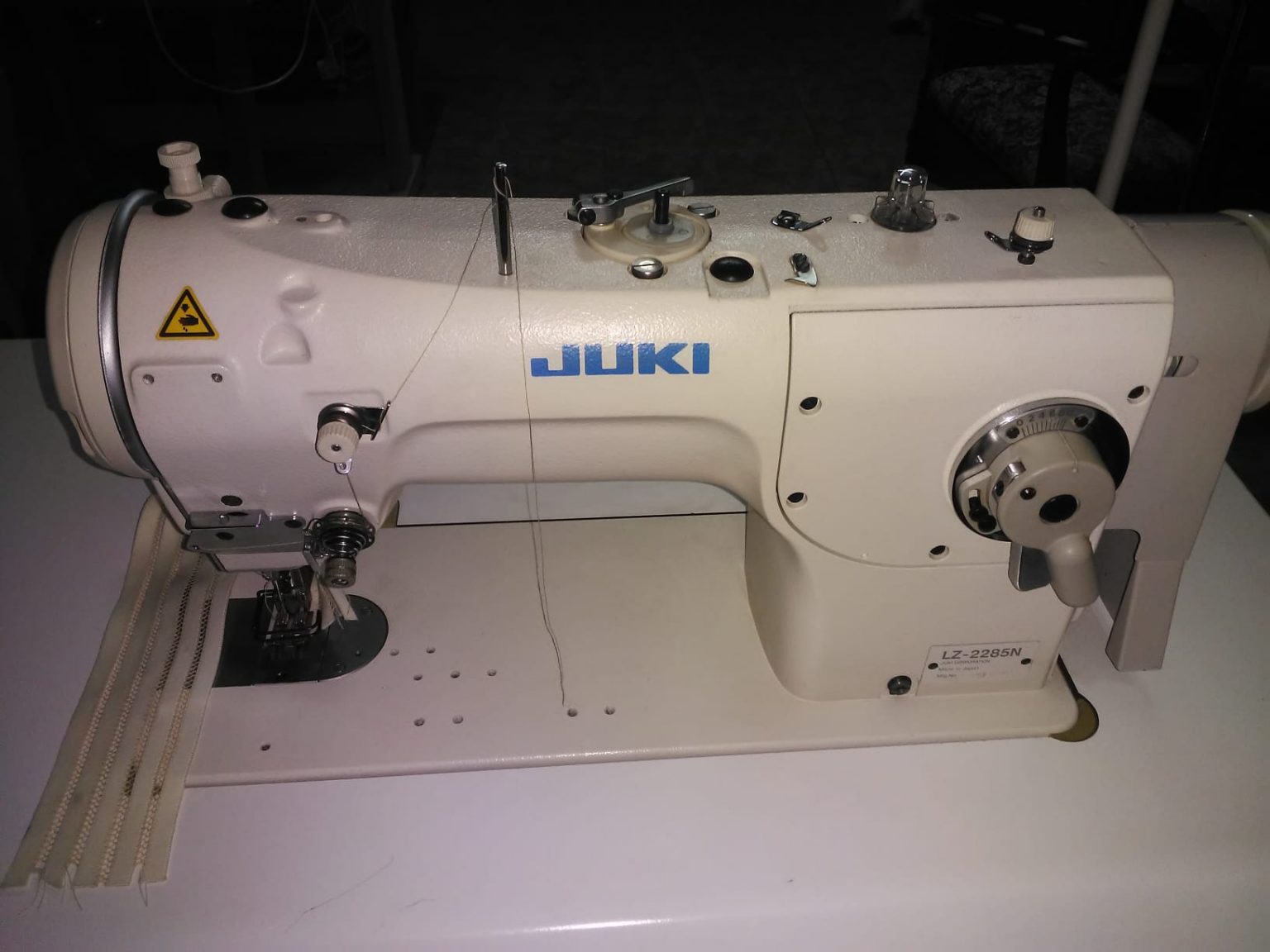 Máquina JUKI LZ2285N Zig Zag puntada fagoting Todocostura